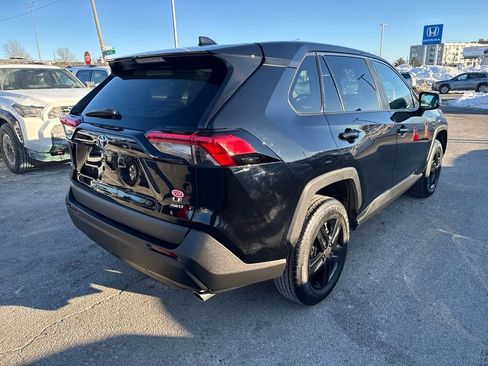 Used 2022 Toyota RAV4 LE image 8