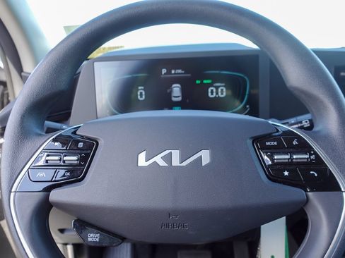 Used 2025 Kia Niro LX FWD image 17