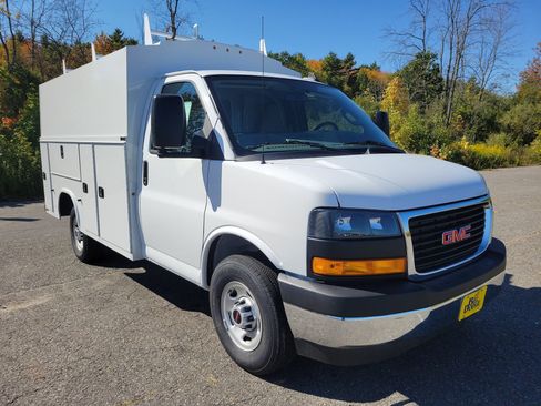 New 2025 GMC Savana 3500 w/ Power Convenience Package image 9