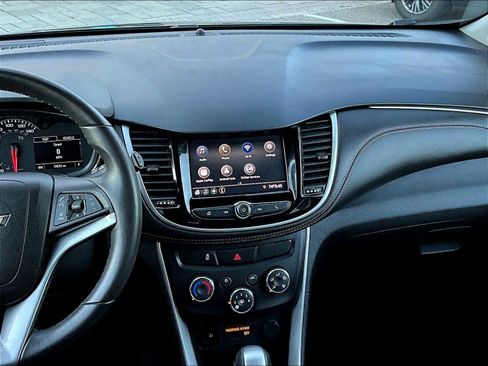 Used 2022 Chevrolet Trax LT w/ LT Convenience Package image 18