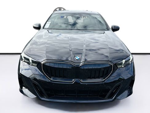 New 2026 BMW 530i w/ M Sport Package RWD image 2