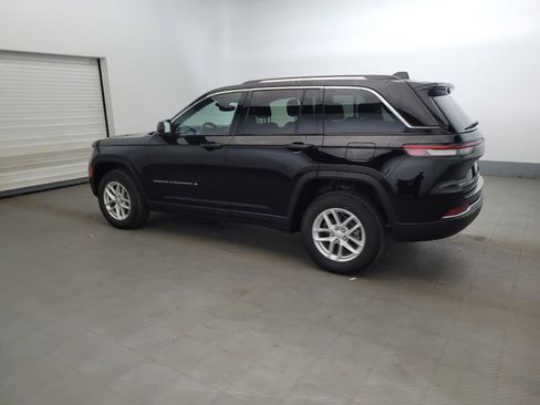 Used 2023 Jeep Grand Cherokee Laredo AWD/4WD image 3