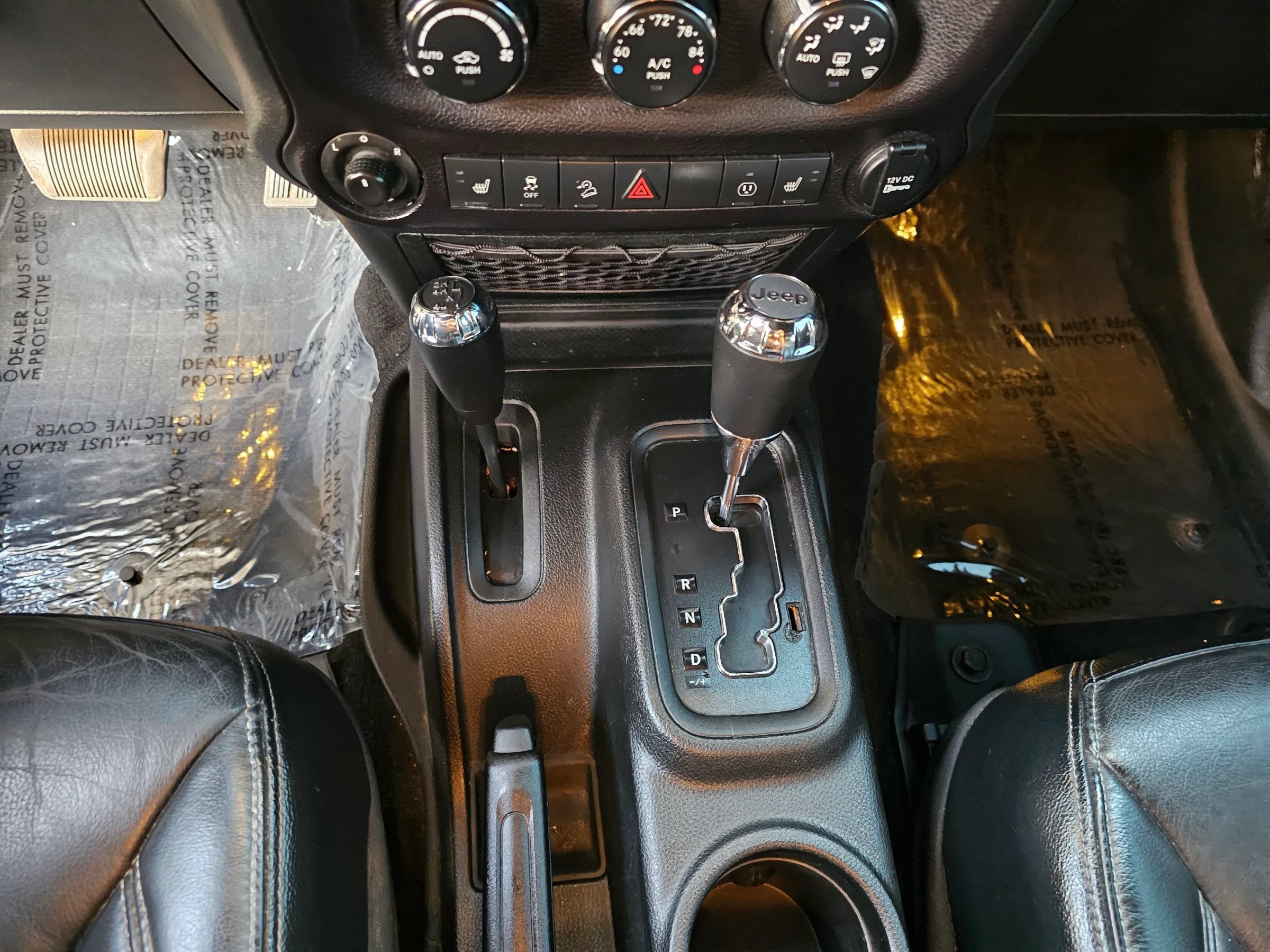Used 2018 Jeep Wrangler Unlimited Sahara w/ Connectivity Group AWD/4WD image 15