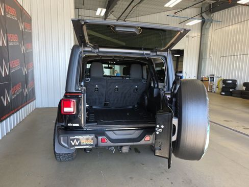 Used 2019 Jeep Wrangler Unlimited Sahara w/ Uconnect 4C Nav & Sound Group AWD/4WD image 7
