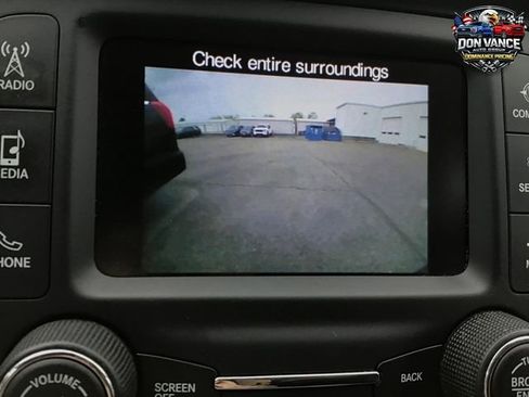 Used 2018 Jeep Cherokee Latitude AWD/4WD image 12