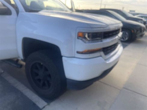 Used 2018 Chevrolet Silverado 1500 Custom w/ Custom Value Package RWD image 5