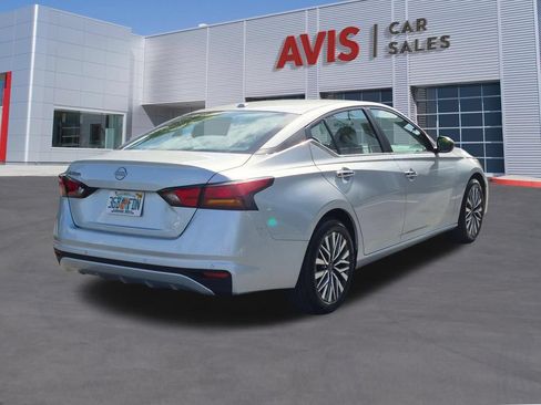 Used 2025 Nissan Altima 2.5 SV FWD image 6