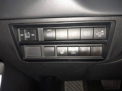 Used 2023 Toyota Tundra Platinum image 8