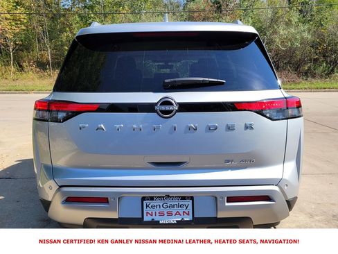 Certified 2025 Nissan Pathfinder SL image 4