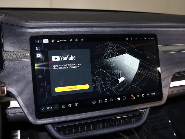 Used 2024 Rivian R1S Adventure Dual AWD/4WD image 19