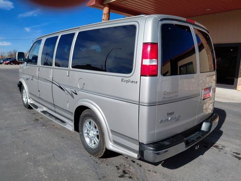 Used 2005 GMC Savana 1500 AWD w/ Preferred Equipment Group image 7