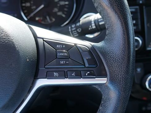 Used 2020 Nissan Rogue SV FWD image 17