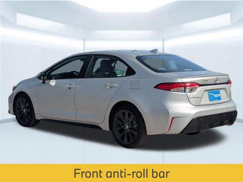 Used 2025 Toyota Corolla SE FWD image 4