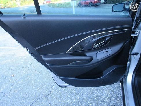 Used 2015 Buick LaCrosse image 18