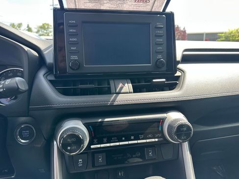 Used 2019 Toyota RAV4 XLE FWD image 22