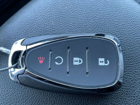 Used 2025 Chevrolet Trax LT image 28