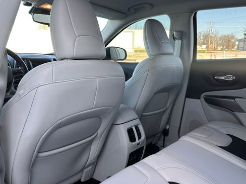 Used 2021 Jeep Cherokee Latitude Plus image 13