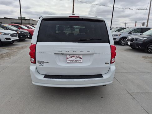 Used 2019 Dodge Grand Caravan SXT image 6