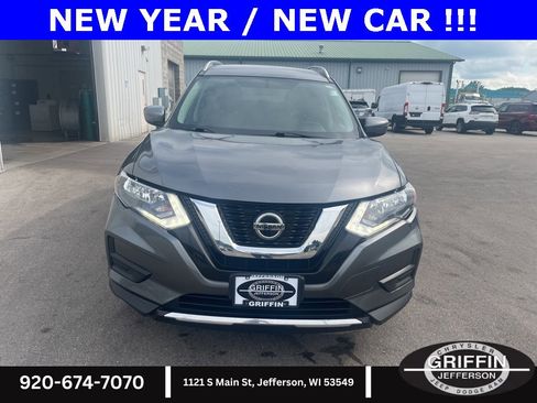 Used 2018 Nissan Rogue SV image 6