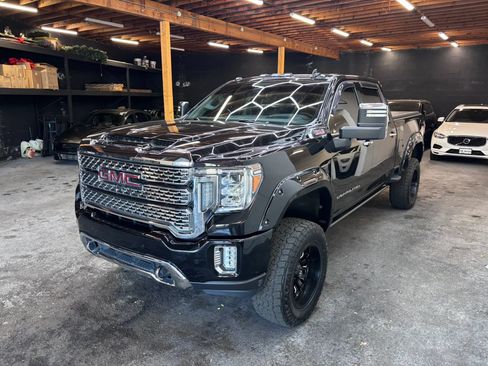 Used 2022 GMC Sierra 3500 Denali w/ Denali Black Diamond Edition AWD/4WD image 3