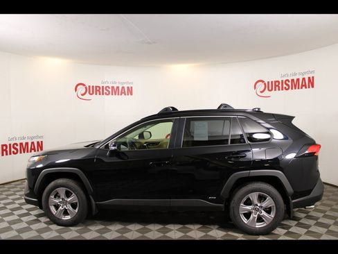 Used 2025 Toyota RAV4 XLE AWD/4WD image 5