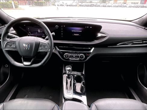 Used 2025 Buick Envista Sport Touring w/ Experience Buick Package FWD image 8