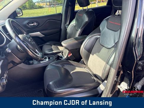 Used 2018 Jeep Cherokee Trailhawk w/ Comfort/Convenience Group AWD/4WD image 13