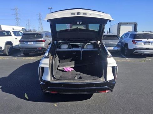 Used 2024 Cadillac Lyriq Luxury RWD image 2