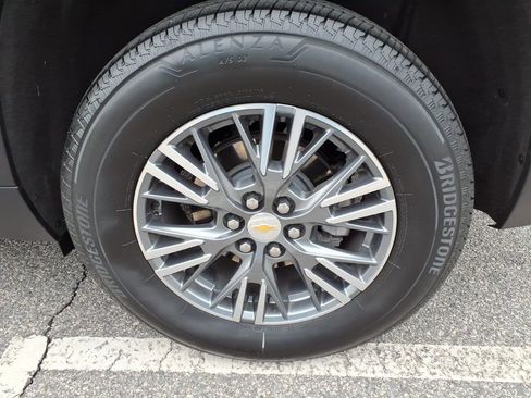 Used 2025 Chevrolet Traverse LT image 6