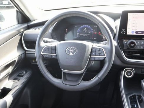 Used 2024 Toyota Grand Highlander XLE image 8