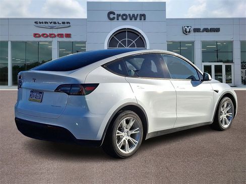 Used 2023 Tesla Model Y Long Range image 6