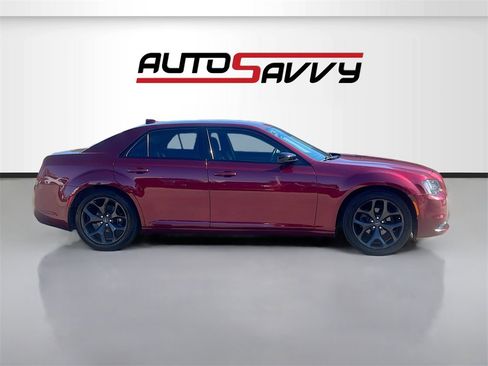Used 2021 Chrysler 300 Touring w/ Sport Appearance Package image 8