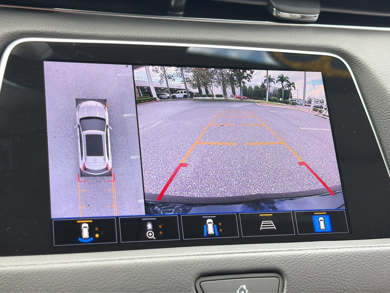 Certified 2023 Cadillac XT4 Premium Luxury w/ Technology Package FWD image 25