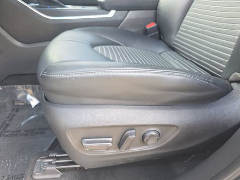 Used 2023 Toyota Highlander XSE FWD image 28