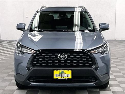 Used 2022 Toyota Corolla Cross LE w/ Moonroof Package image 4