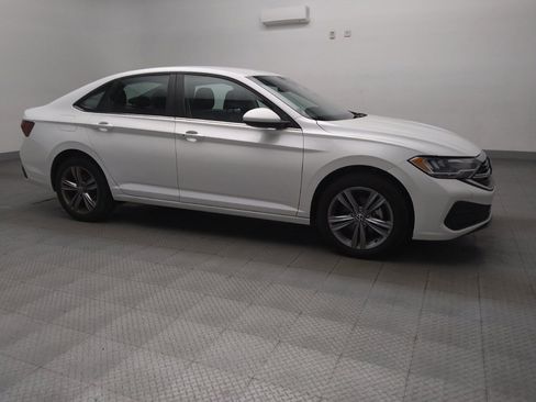 Used 2024 Volkswagen Jetta SE image 11