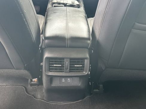 Used 2025 Nissan Murano SV FWD image 13