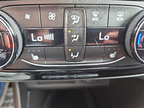 Used 2021 Buick Encore GX Select AWD/4WD image 32