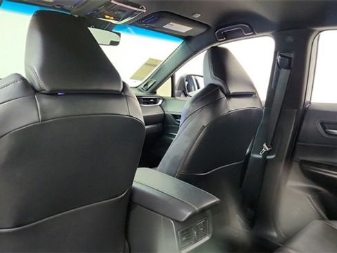 Used 2023 Toyota Venza Limited image 31