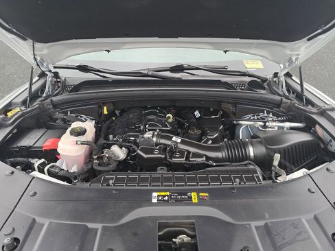 Certified 2024 Jeep Grand Cherokee L Laredo image 33