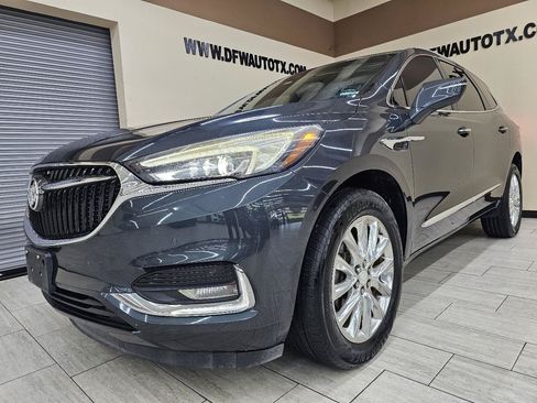 Used 2018 Buick Enclave Premium w/ Experience Buick Package FWD image 2