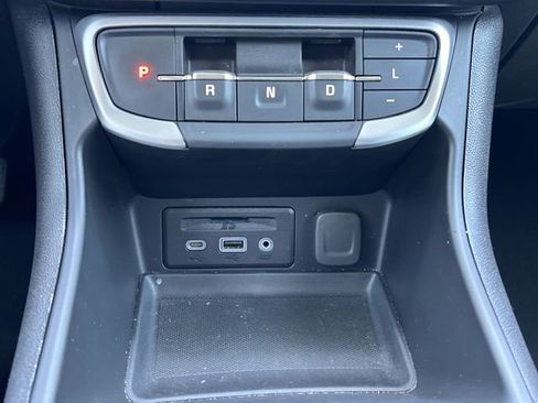 Used 2024 GMC Terrain SLT AWD/4WD image 22