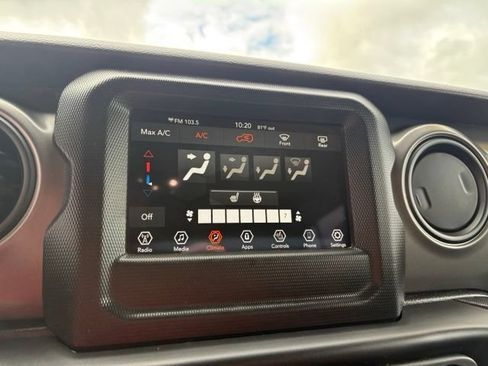 Used 2022 Jeep Wrangler Unlimited Sport AWD/4WD image 16