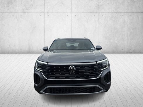 Used 2025 Volkswagen Atlas Cross Sport SE image 2