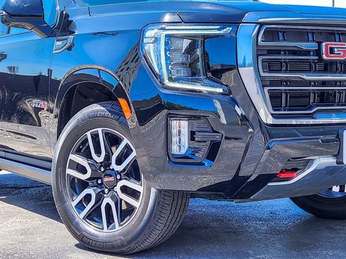 Used 2023 GMC Yukon AT4 w/ Technology Package AWD/4WD image 3