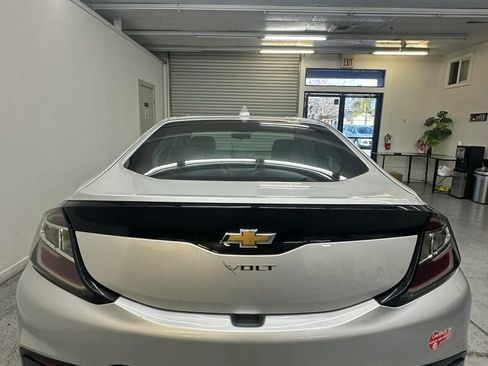 Used 2017 Chevrolet Volt LT w/ Comfort Package image 36