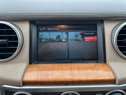 Used 2016 Land Rover LR4 HSE LUX image 16
