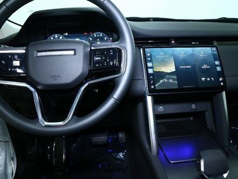Used 2025 Land Rover Discovery Sport S image 15