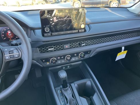Certified 2025 Honda Accord SE image 17