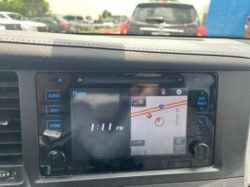 Used 2017 Toyota Sienna XLE Premium FWD image 15